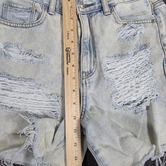American Eagle Outfitters Women's Light Wash Distressed Mom Shorts Size 2 - Picture 4 of 8